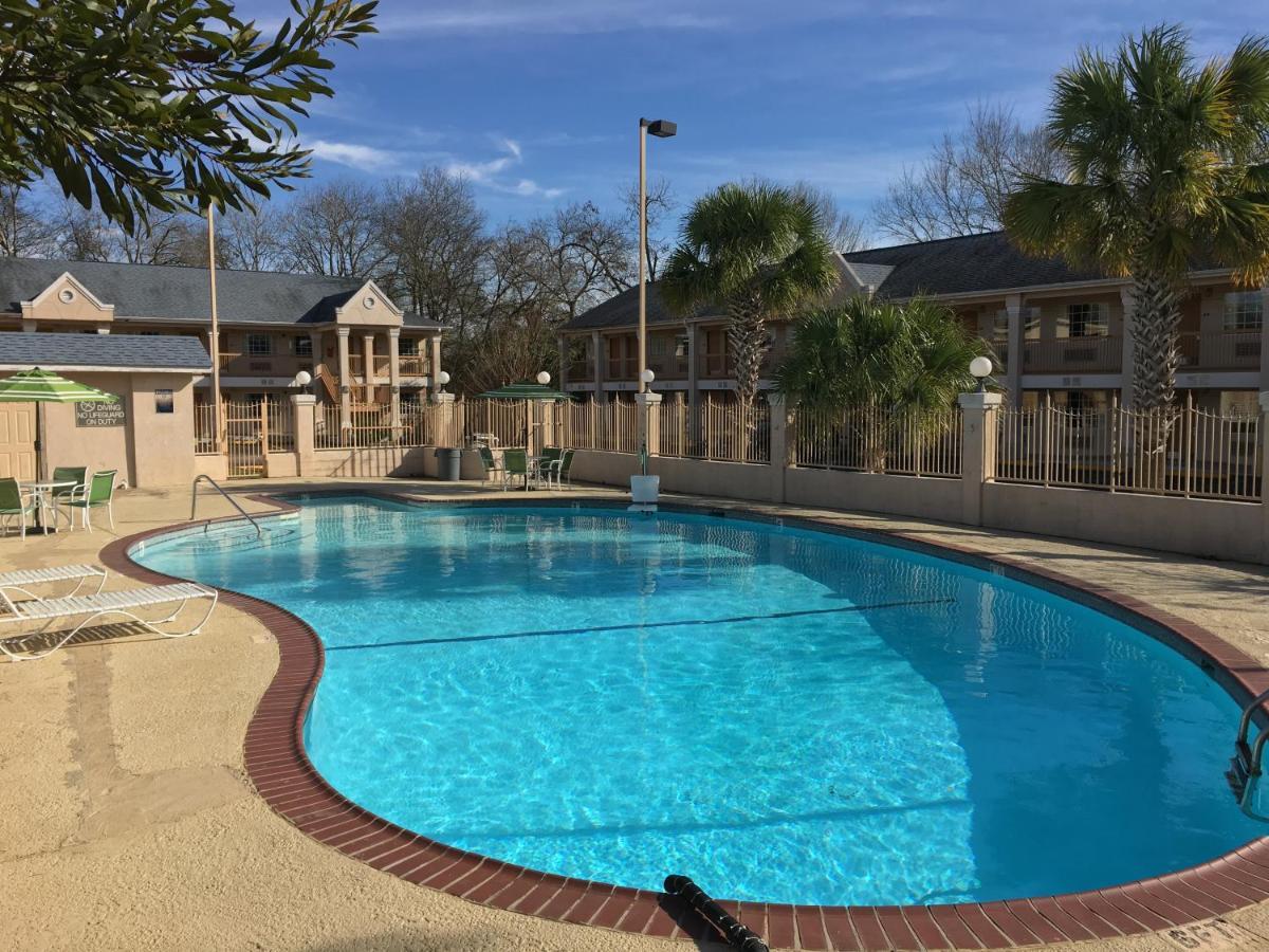 Days Inn By Wyndham Nacogdoches/Sfa University/Downtown Εξωτερικό φωτογραφία